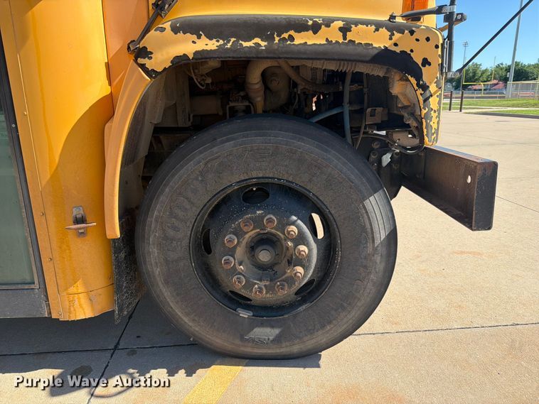 image for item NA9543 2002 Chevrolet B7 school bus