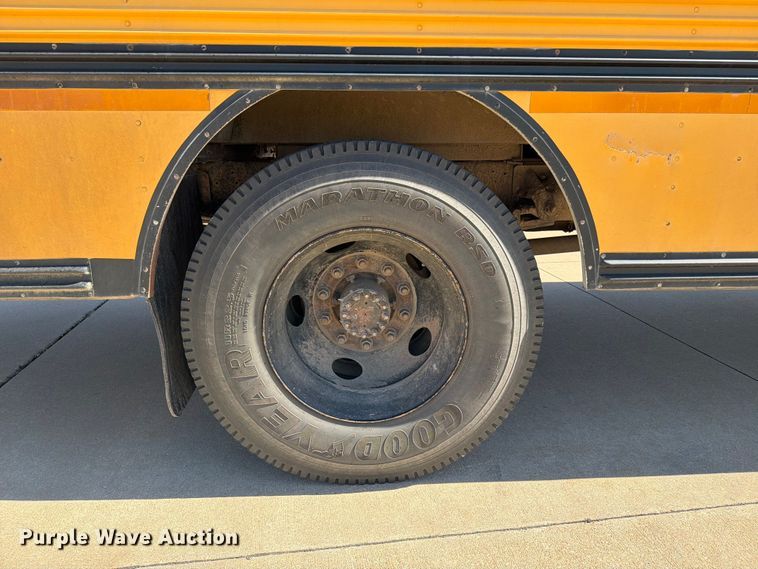 image for item NA9543 2002 Chevrolet B7 school bus