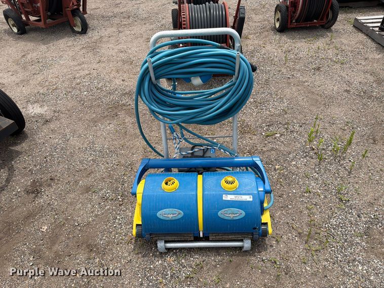 image for item NF9770 Gemini pool cleaner