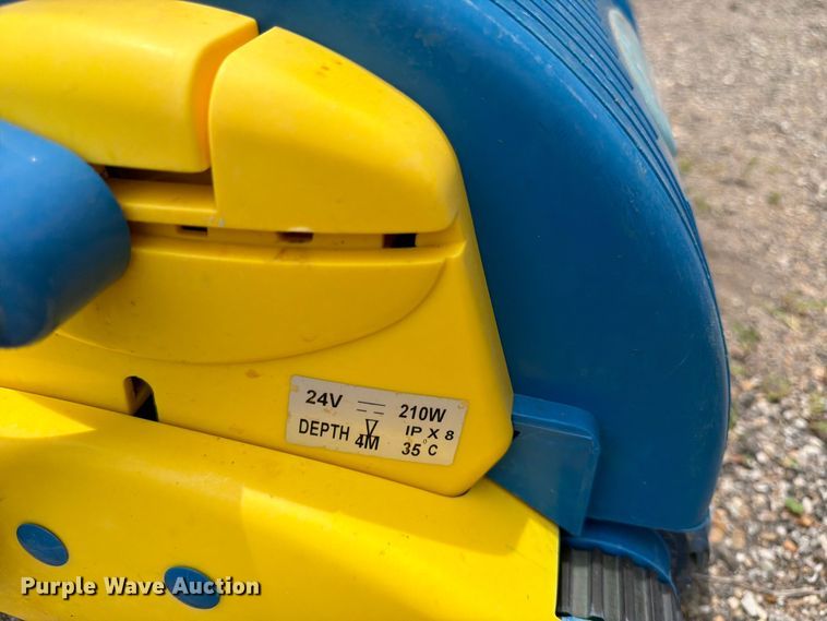 image for item NF9770 Gemini pool cleaner