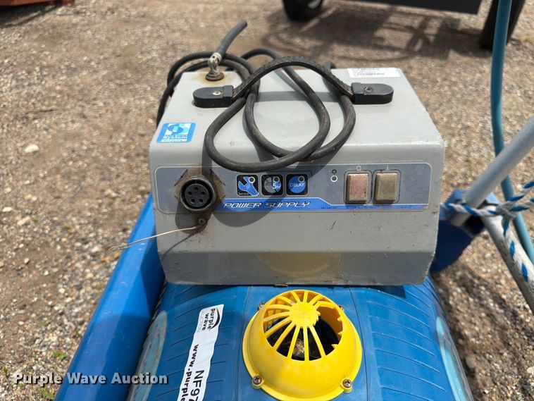 image for item NF9770 Gemini pool cleaner