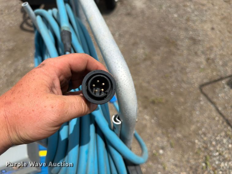 image for item NF9770 Gemini pool cleaner