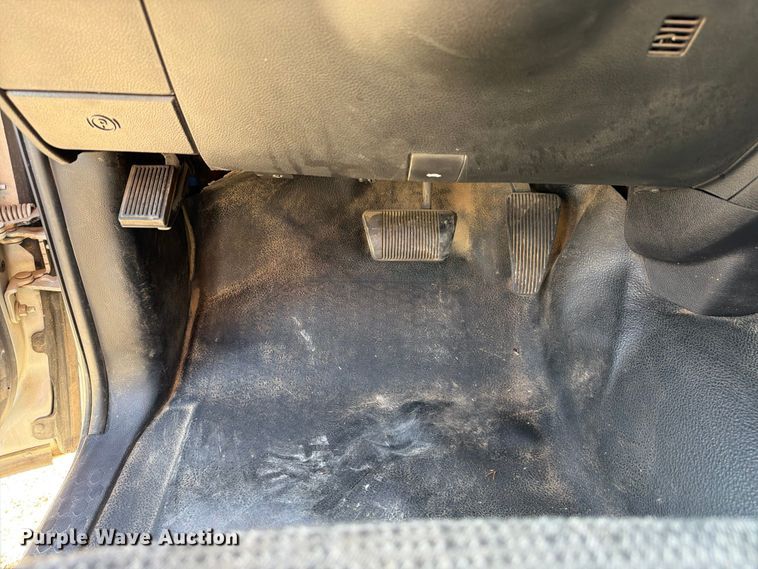 image for item NJ9051 2014 RAM 1500 Crew Cab pickup truck