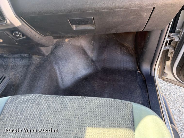image for item NJ9051 2014 RAM 1500 Crew Cab pickup truck