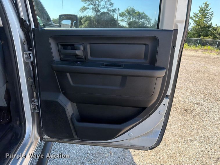 image for item NJ9051 2014 RAM 1500 Crew Cab pickup truck
