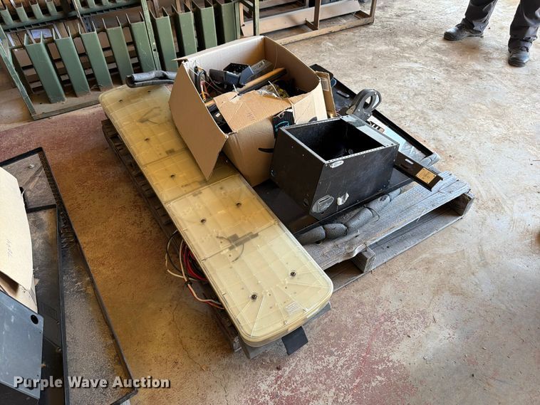 image for item NJ9051 2014 RAM 1500 Crew Cab pickup truck