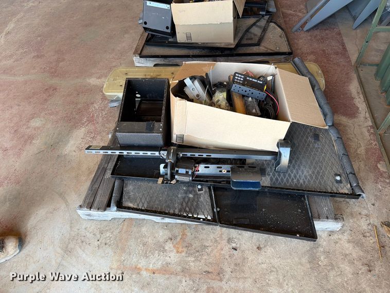 image for item NJ9051 2014 RAM 1500 Crew Cab pickup truck