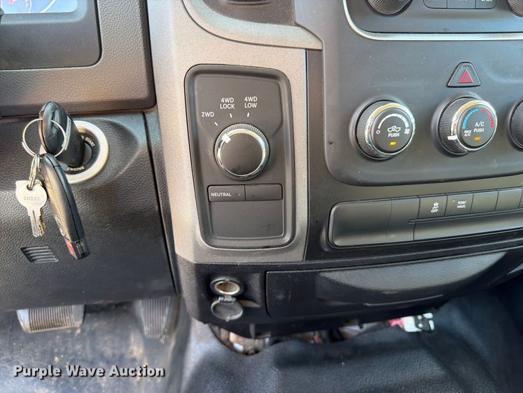 image for item NJ9052 2016 RAM 1500 Crew Cab pickup truck