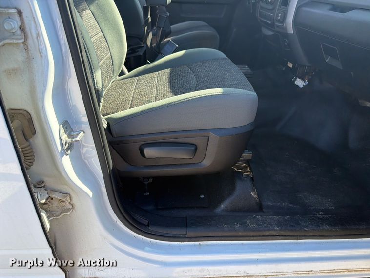image for item NJ9052 2016 RAM 1500 Crew Cab pickup truck