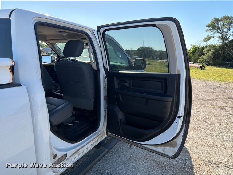 image for item NJ9052 2016 RAM 1500 Crew Cab pickup truck