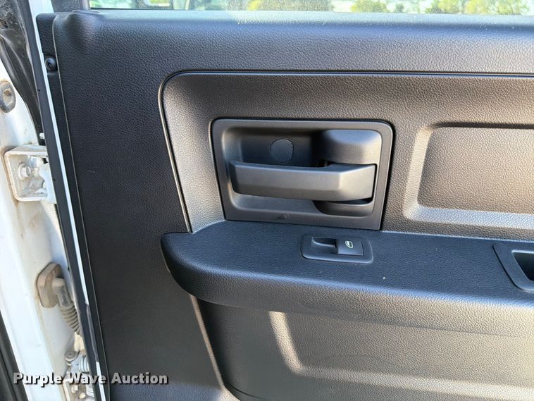 image for item NJ9052 2016 RAM 1500 Crew Cab pickup truck
