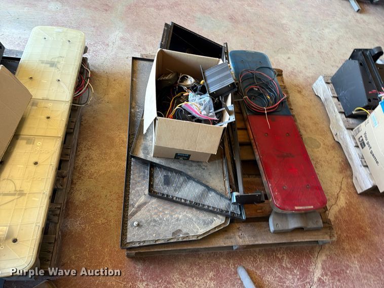 image for item NJ9052 2016 RAM 1500 Crew Cab pickup truck