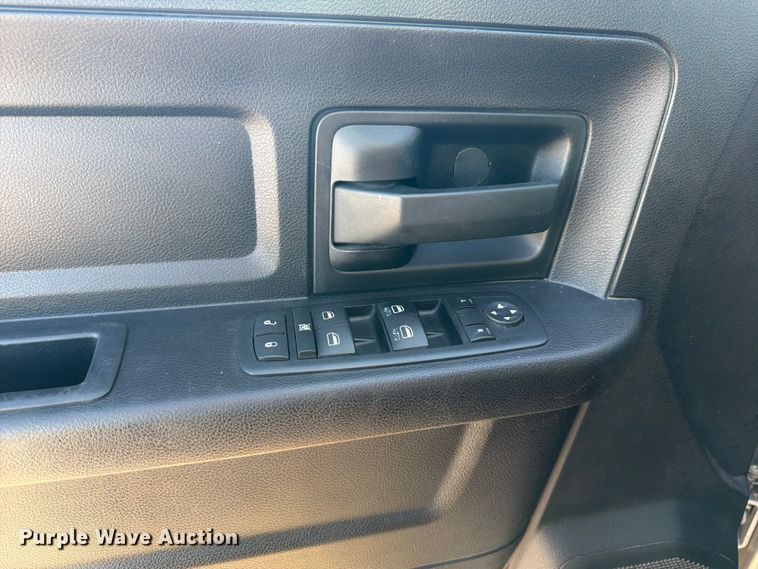 image for item NJ9054 2016 RAM 1500 Crew Cab pickup truck