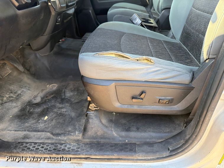 image for item NJ9054 2016 RAM 1500 Crew Cab pickup truck