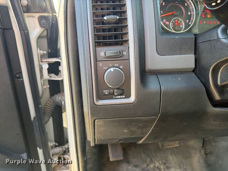 image for item NJ9054 2016 RAM 1500 Crew Cab pickup truck