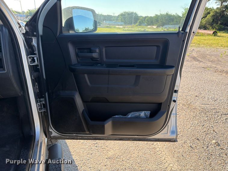 image for item NJ9054 2016 RAM 1500 Crew Cab pickup truck