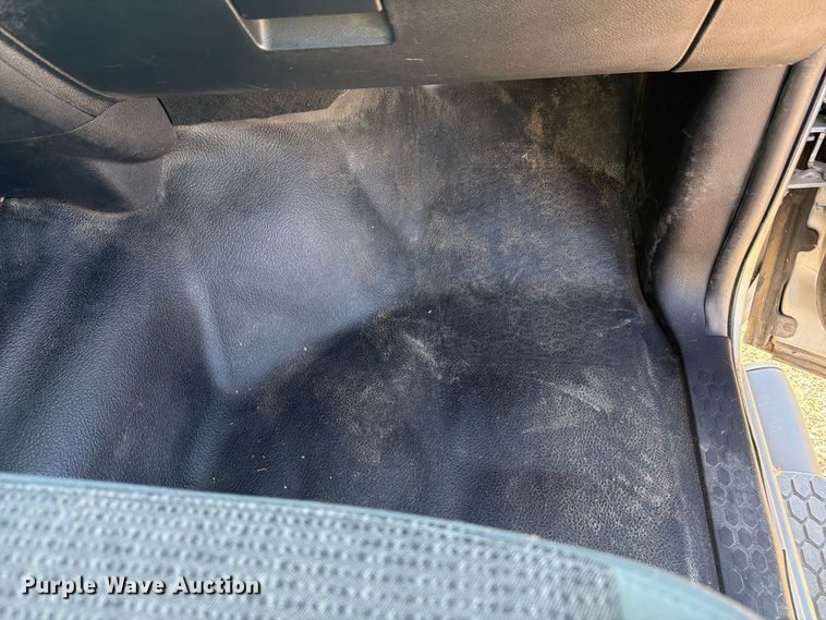 image for item NJ9054 2016 RAM 1500 Crew Cab pickup truck