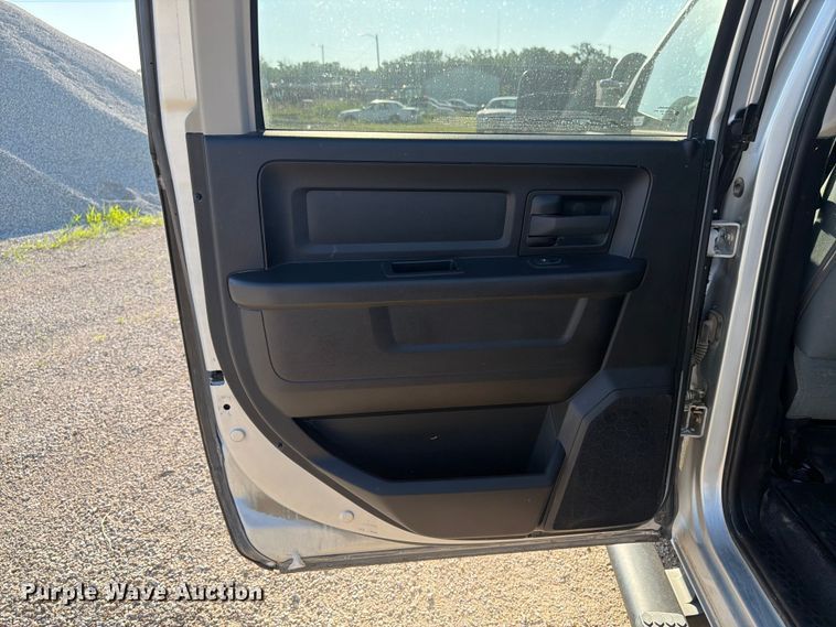 image for item NJ9054 2016 RAM 1500 Crew Cab pickup truck
