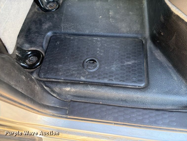 image for item NJ9054 2016 RAM 1500 Crew Cab pickup truck