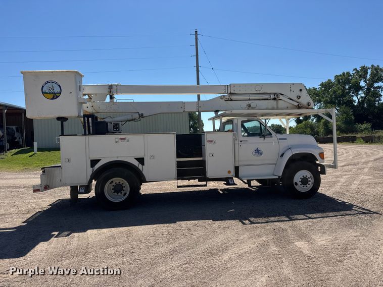 image for item NJ9058 1995 Ford F800 forestry bucket truck