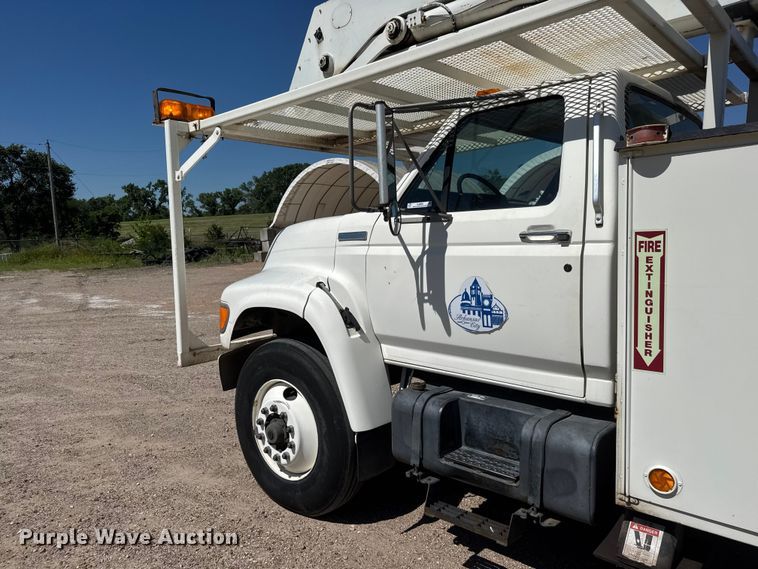 image for item NJ9058 1995 Ford F800 forestry bucket truck