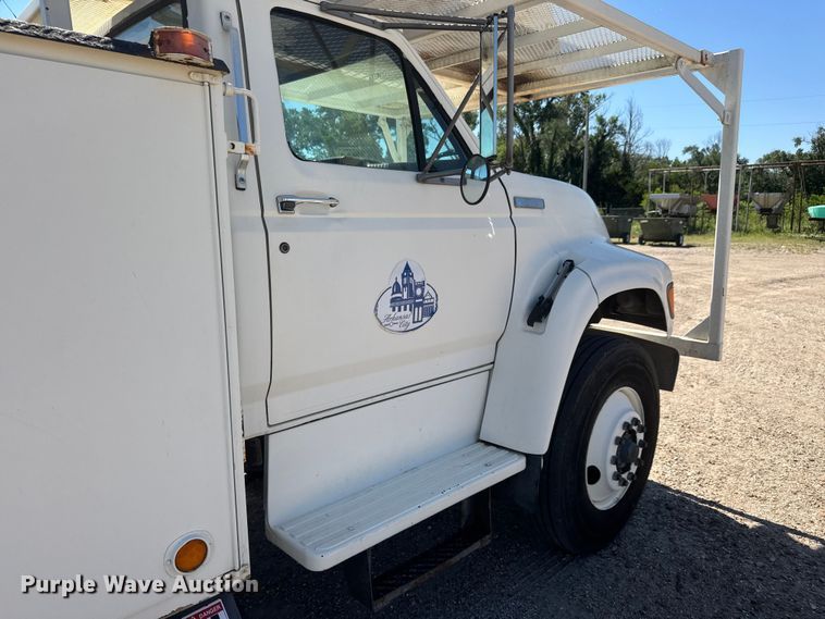 image for item NJ9058 1995 Ford F800 forestry bucket truck
