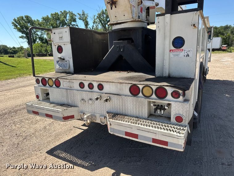 image for item NJ9058 1995 Ford F800 forestry bucket truck