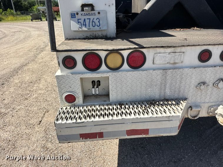 image for item NJ9058 1995 Ford F800 forestry bucket truck