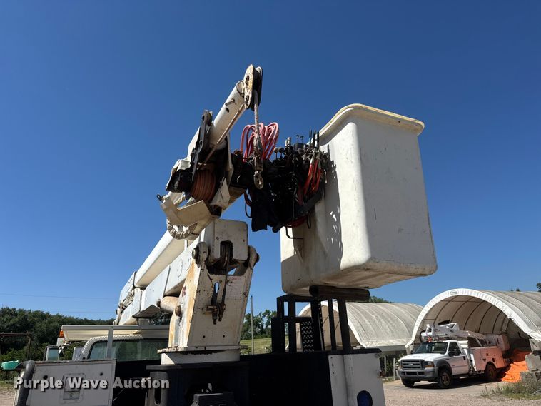 image for item NJ9058 1995 Ford F800 forestry bucket truck