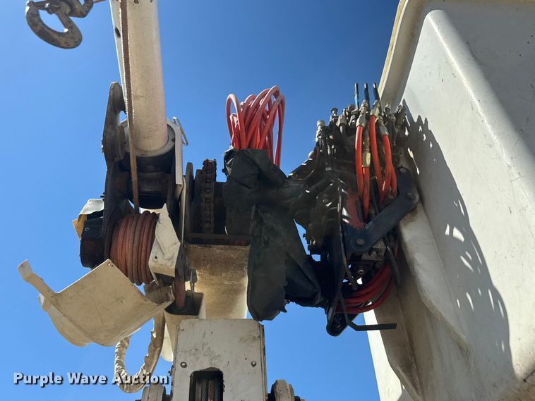 image for item NJ9058 1995 Ford F800 forestry bucket truck