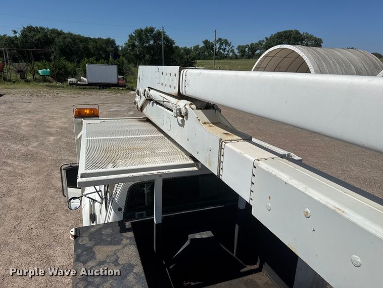 image for item NJ9058 1995 Ford F800 forestry bucket truck