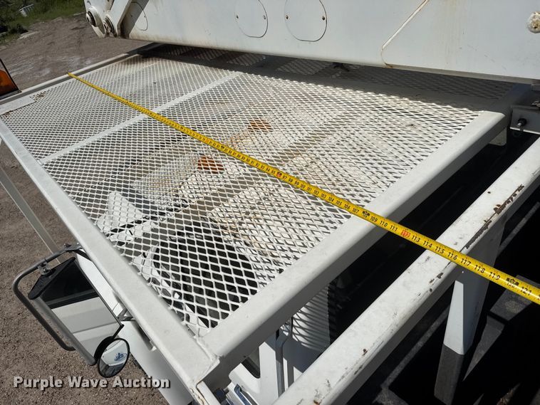 image for item NJ9058 1995 Ford F800 forestry bucket truck