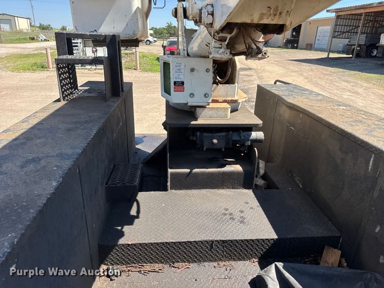 image for item NJ9058 1995 Ford F800 forestry bucket truck