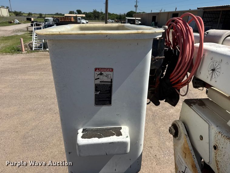 image for item NJ9058 1995 Ford F800 forestry bucket truck