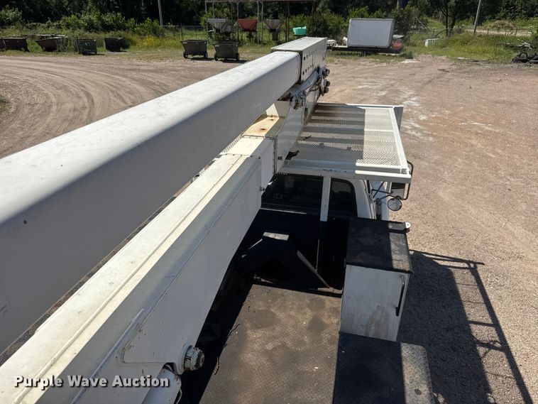 image for item NJ9058 1995 Ford F800 forestry bucket truck