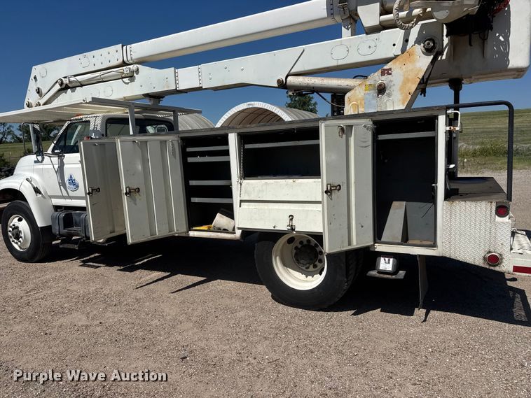 image for item NJ9058 1995 Ford F800 forestry bucket truck