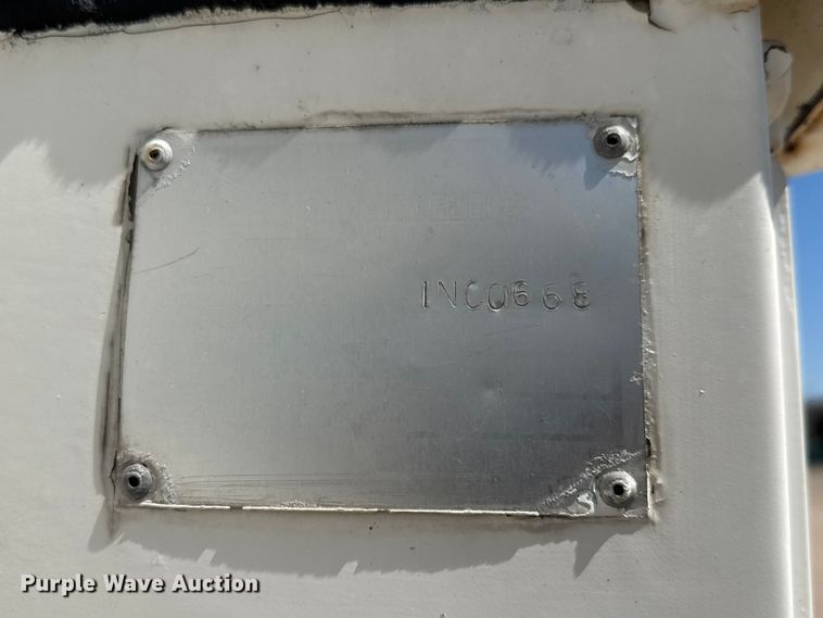 image for item NJ9058 1995 Ford F800 forestry bucket truck