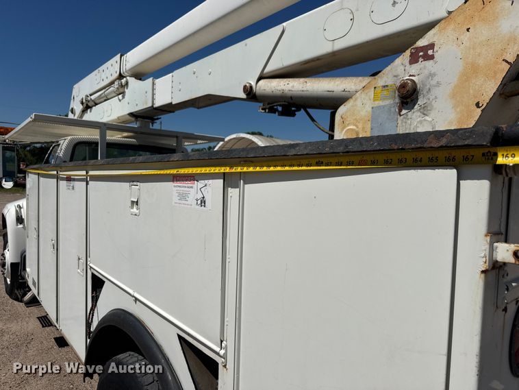 image for item NJ9058 1995 Ford F800 forestry bucket truck