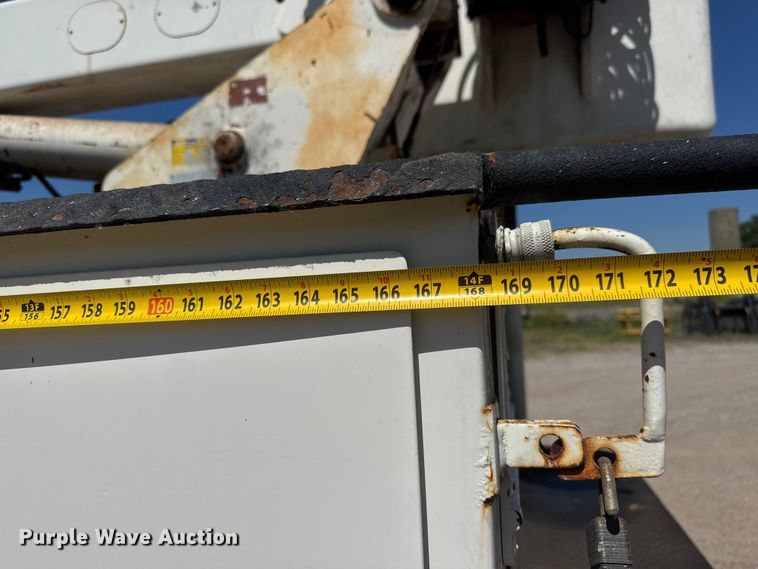 image for item NJ9058 1995 Ford F800 forestry bucket truck