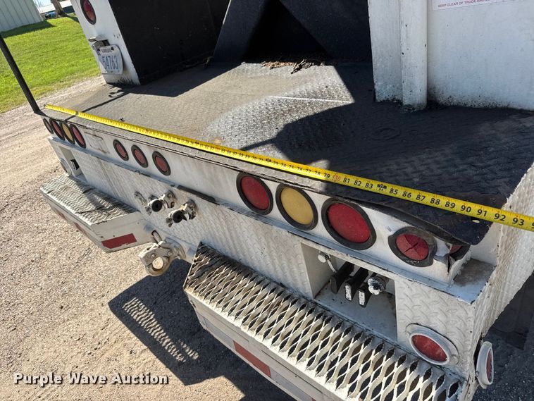 image for item NJ9058 1995 Ford F800 forestry bucket truck