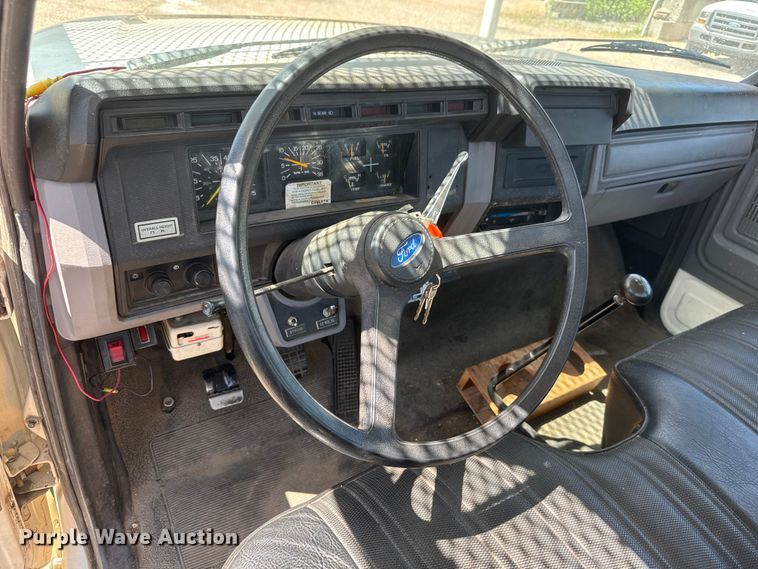 image for item NJ9058 1995 Ford F800 forestry bucket truck