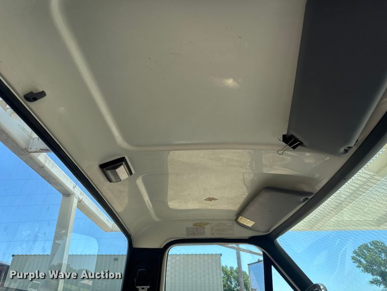 image for item NJ9058 1995 Ford F800 forestry bucket truck