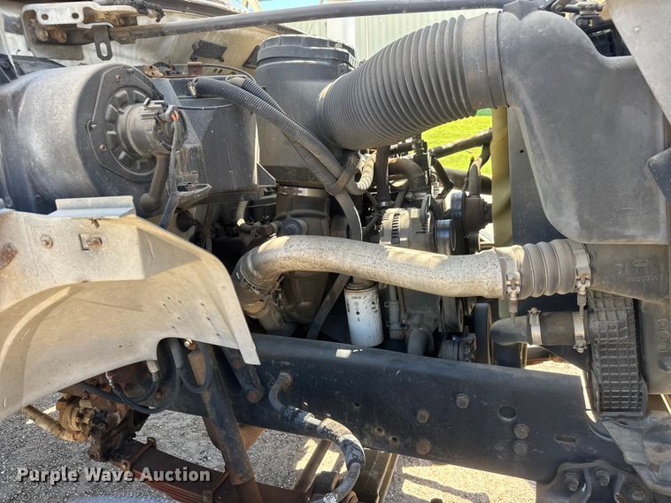 image for item NJ9058 1995 Ford F800 forestry bucket truck