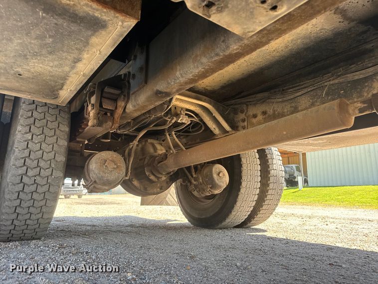 image for item NJ9058 1995 Ford F800 forestry bucket truck