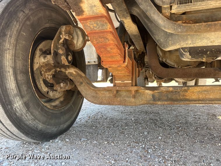 image for item NJ9058 1995 Ford F800 forestry bucket truck