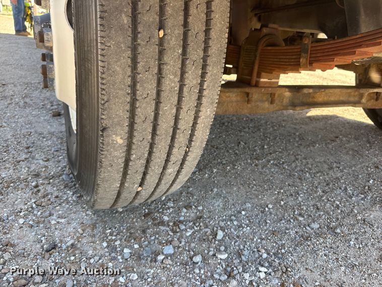 image for item NJ9058 1995 Ford F800 forestry bucket truck