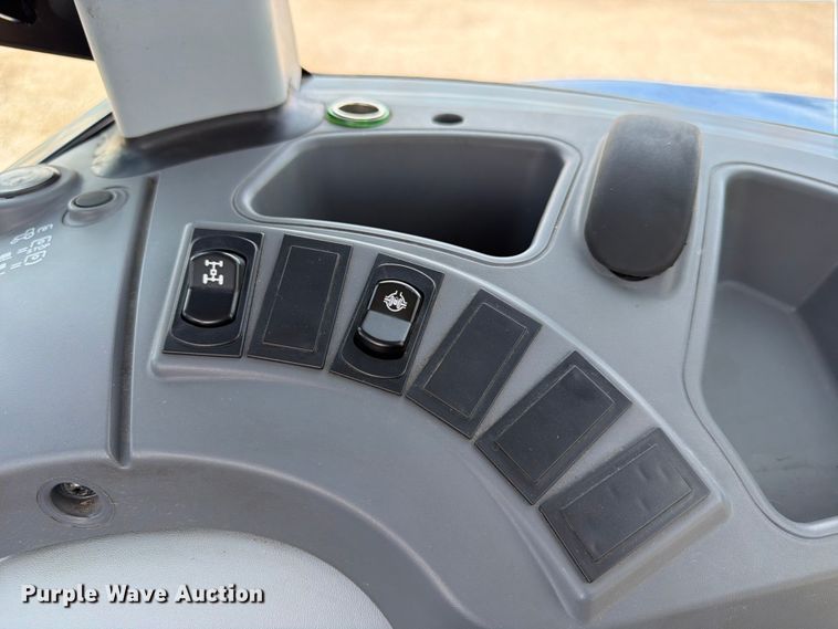 image for item NJ9085 2020 New Holland TS6.110 MFWD tractor