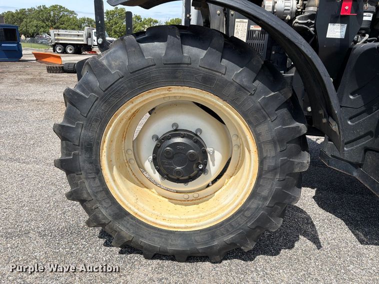 image for item NJ9085 2020 New Holland TS6.110 MFWD tractor