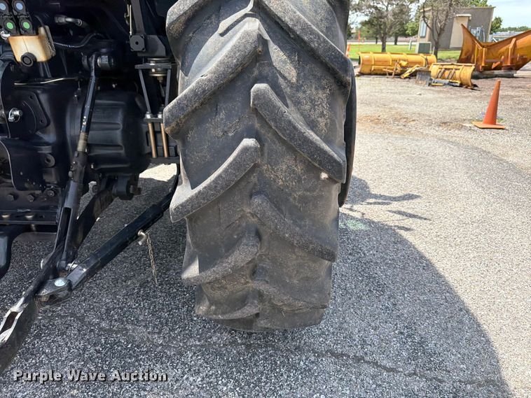image for item NJ9085 2020 New Holland TS6.110 MFWD tractor