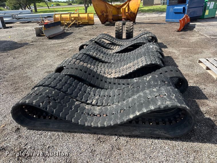 image for item NJ9086 (11) skid steer tracks